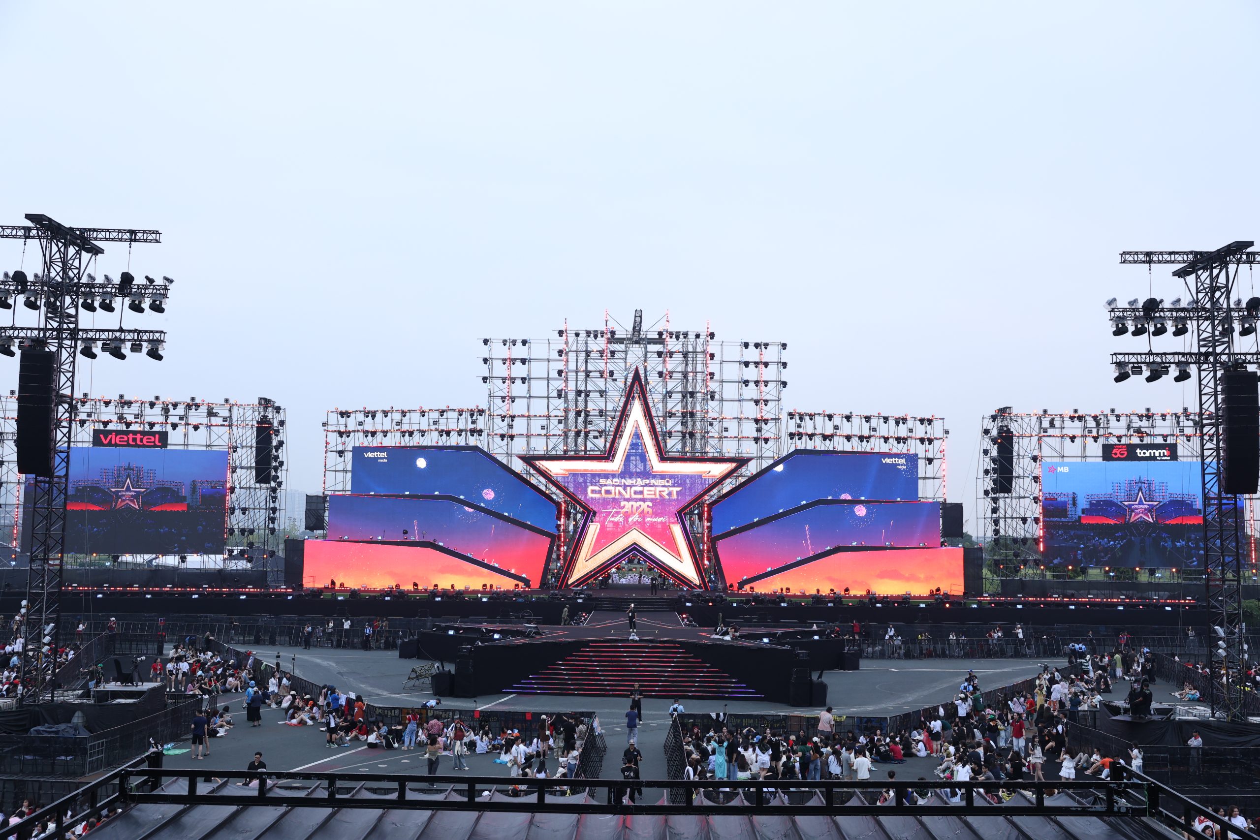 sân khấu Concert sao nhập ngũ day 2 tại hà nội